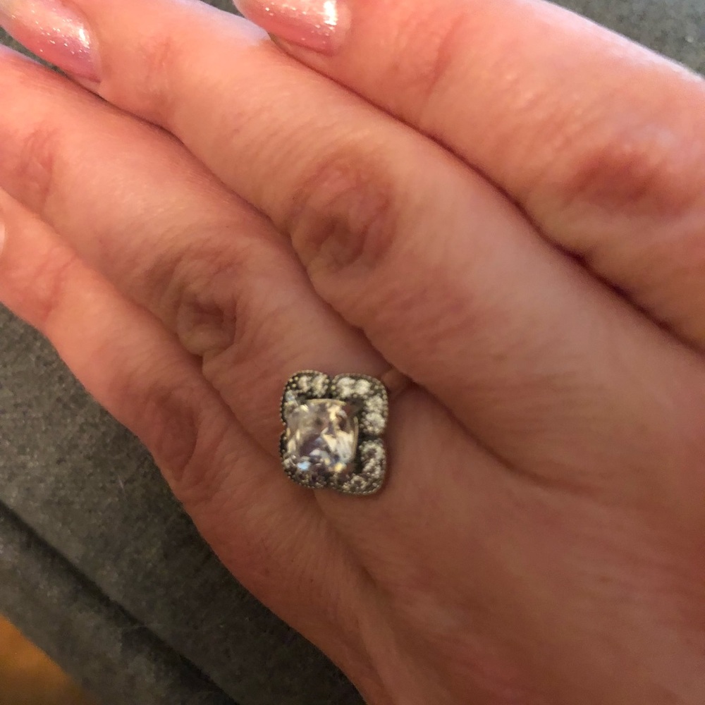 White sapphire ring - Picture 3 of 5